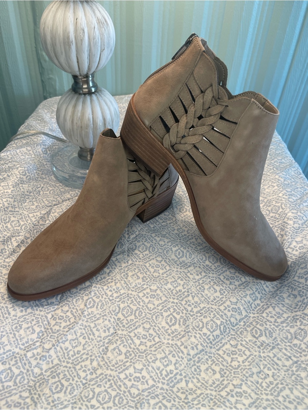 Vince Camuto VC-PRESTETTA FOXY TRUE Suede Braided Cutout Ankle Booties NEW 9.5M